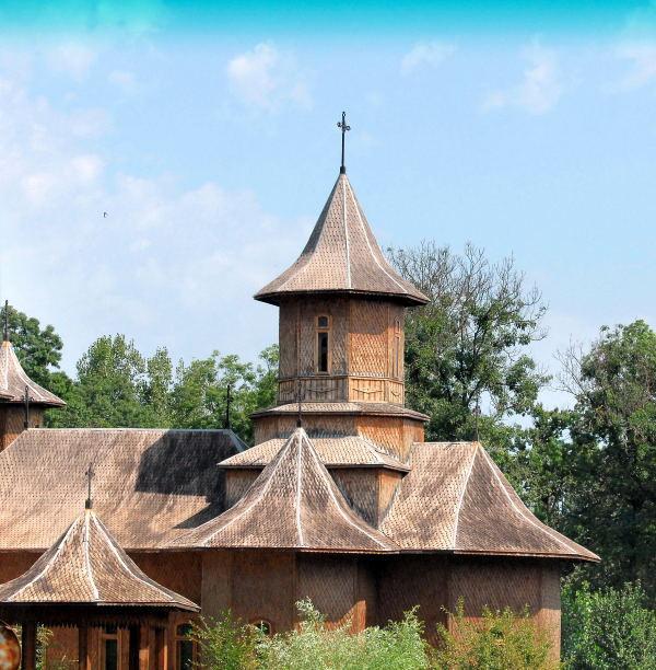 725-布加勒斯特郊區景觀-木製教堂.JPG