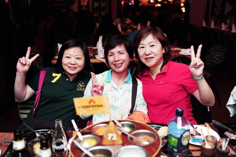5047-奈諾比-食人族烤肉餐廳-舉投降旗