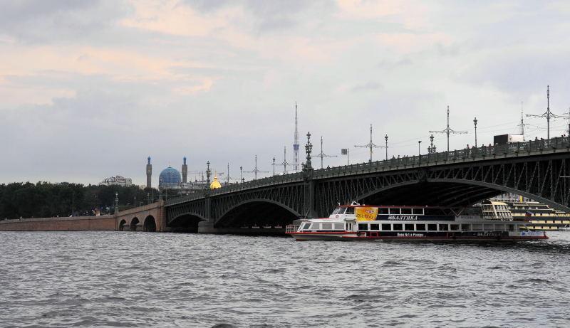 1649-搭遊艇-涅瓦河跨河大橋.JPG
