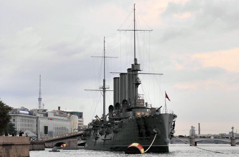 1657-搭遊艇-阿芙樂爾號巡洋艦.JPG