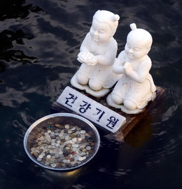 0346-太陽郵輪飯店-許願池.JPG