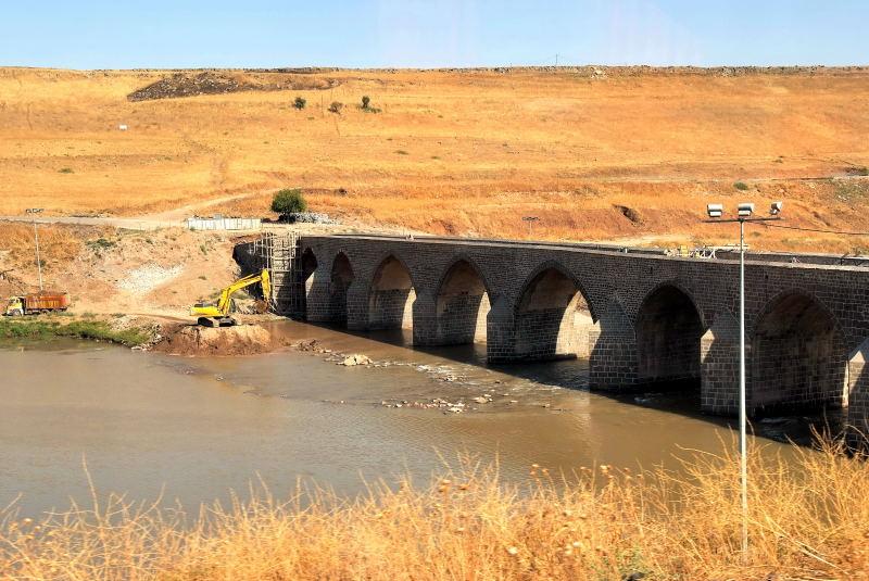 6505-迪亞巴克-羅馬石橋.JPG